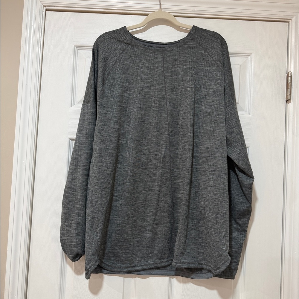 MEN’S NIKE YOGA LONG-SLEEVE GREY PULLOVER TSHIRT - XL